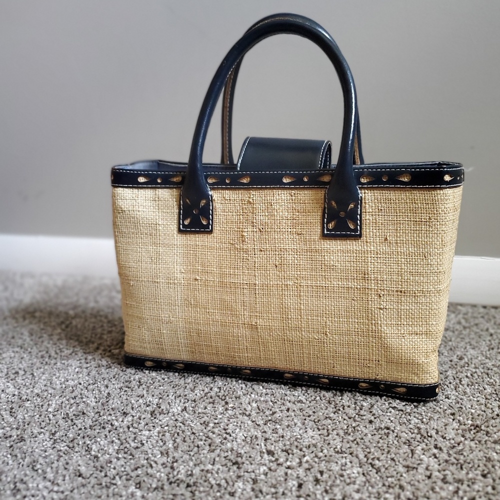 Classic 100% natural straw tote